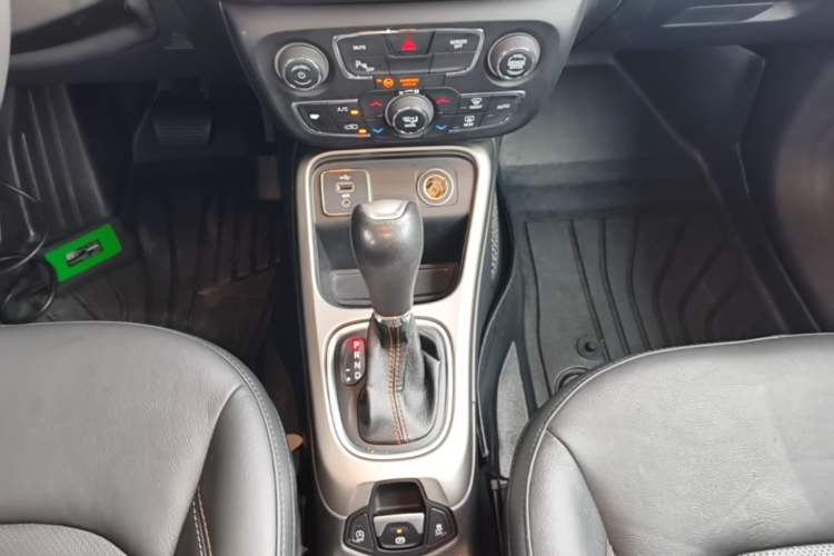 Used Jeep Compass 2017 200T Automatic Family Edition Gear Lever