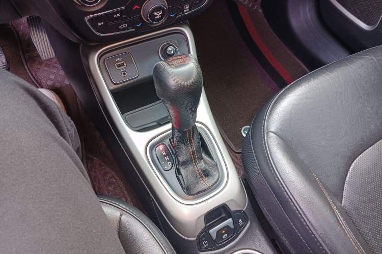 Used Jeep Compass 2017 200T Automatic Family Edition Gear Lever