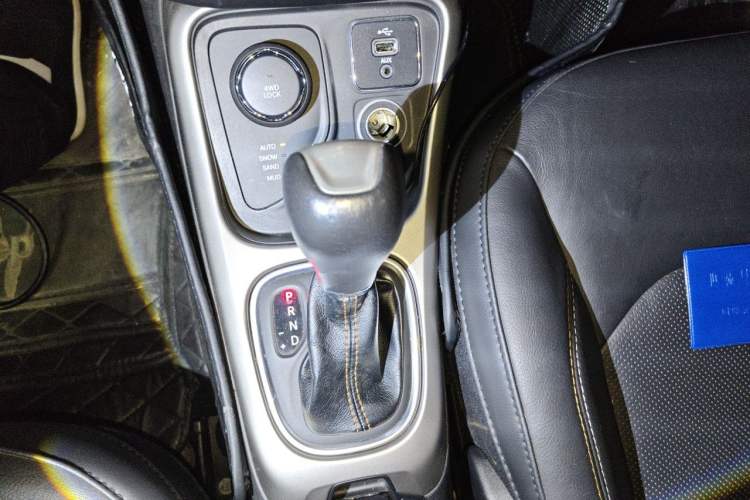 Used Jeep Compass 2017 200T Automatic Family Enjoyment Four-Wheel Drive Edition Gear Lever