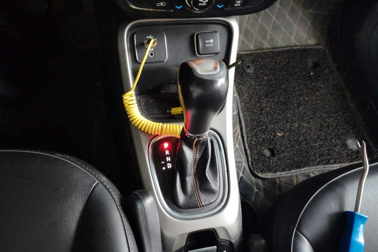 Used Jeep Compass 2017 200T Automatic Family Edition Gear Lever