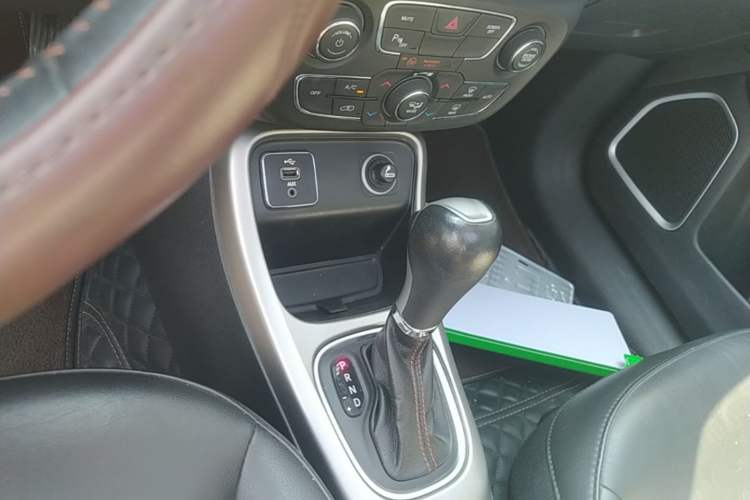 Used Jeep Compass 2017 200T Automatic Family Edition Gear Lever