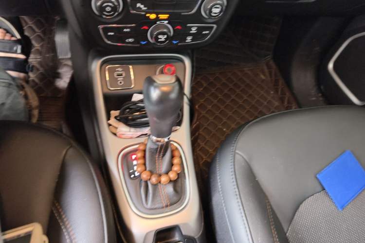 Used Jeep Compass 2017 200T Automatic Family Edition Gear Lever