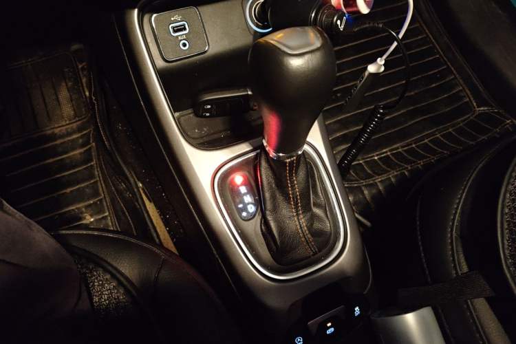 Used Jeep Compass 2017 200T Automatic Family Edition Gear Lever