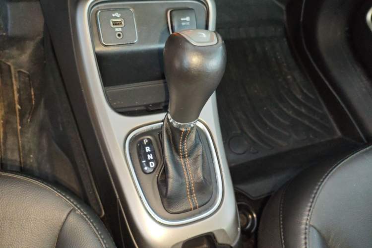 Used Jeep Compass 2017 200T Automatic Family Edition Gear Lever