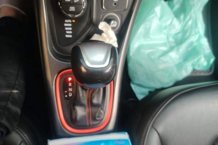 Used Jeep Compass 2017 200TS Automatic High-Performance All-Wheel Drive Edition Gear Lever