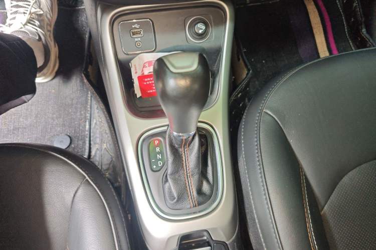 Used Jeep Compass 2017 200T Automatic Family Edition Gear Lever