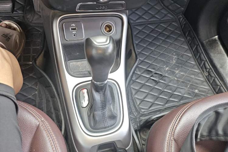 Used Jeep Compass 2017 200T Automatic Enjoyment Edition Gear Lever