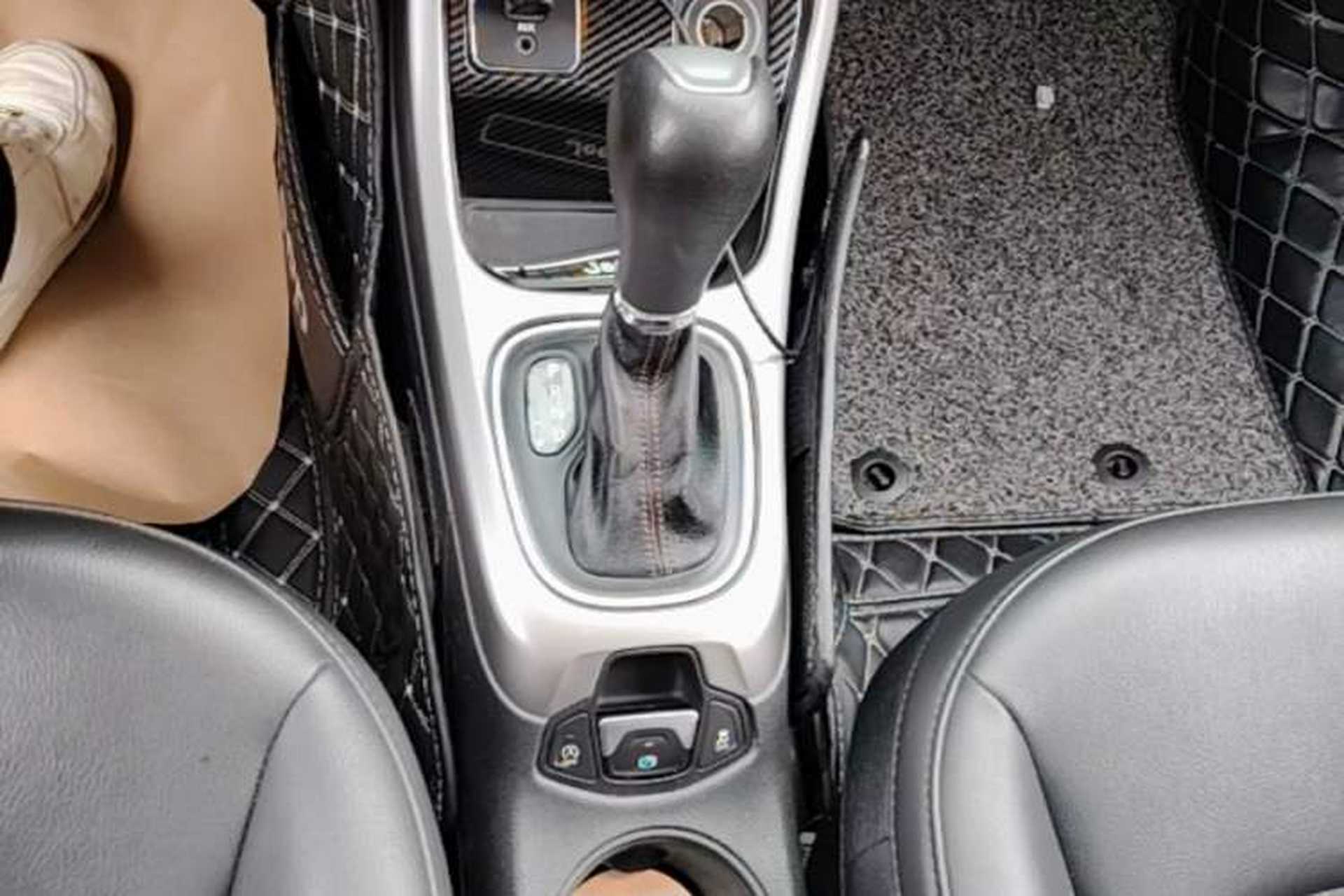 Used Jeep Compass 2017 200T Automatic Comfort Edition Gear Lever