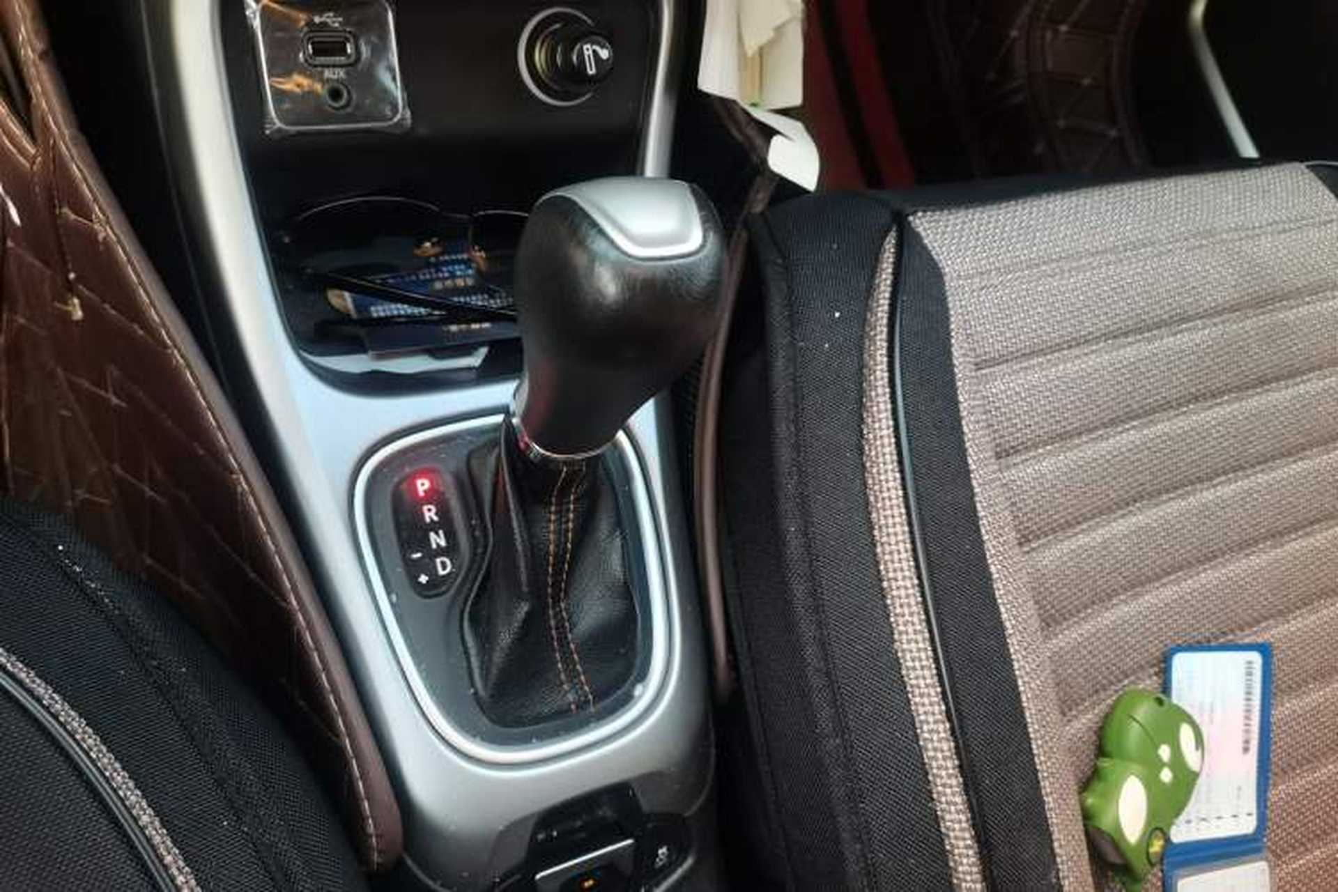 Used Jeep Compass 2017 200T Automatic Family Edition Gear Lever