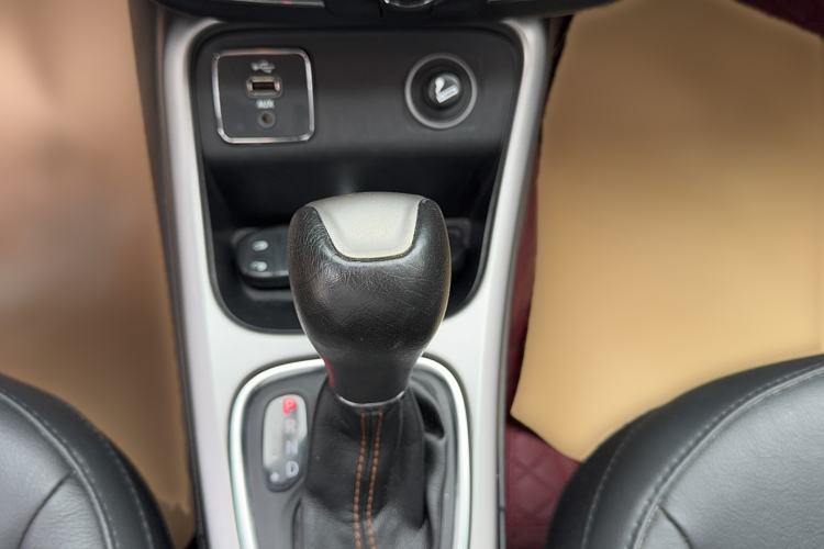 Used Jeep Compass 2017 200T Automatic Family Edition Gear Lever