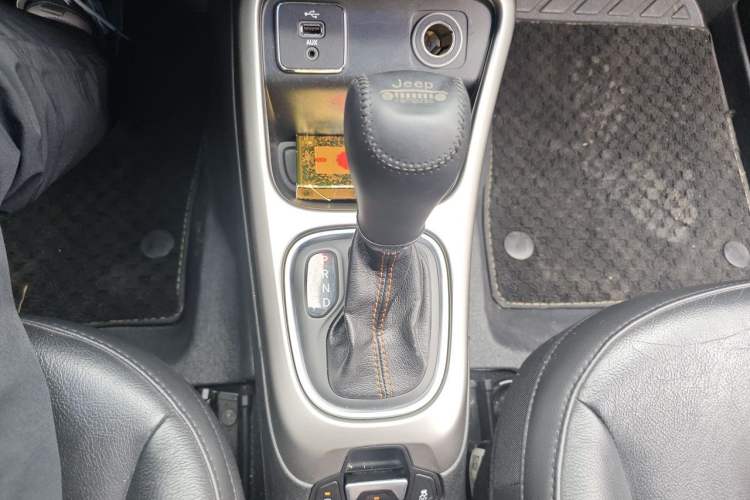 Used Jeep Compass 2017 200T Automatic Family Edition Gear Lever