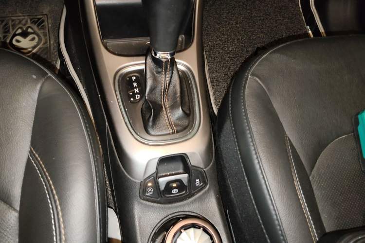 Used Jeep Compass 2017 200T Automatic Family Edition Gear Lever