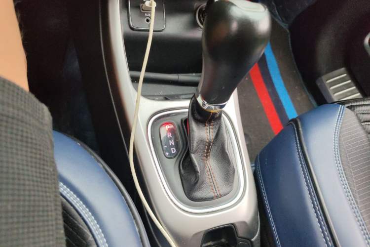 Used Jeep Compass 2017 200T Automatic Family Edition Gear Lever