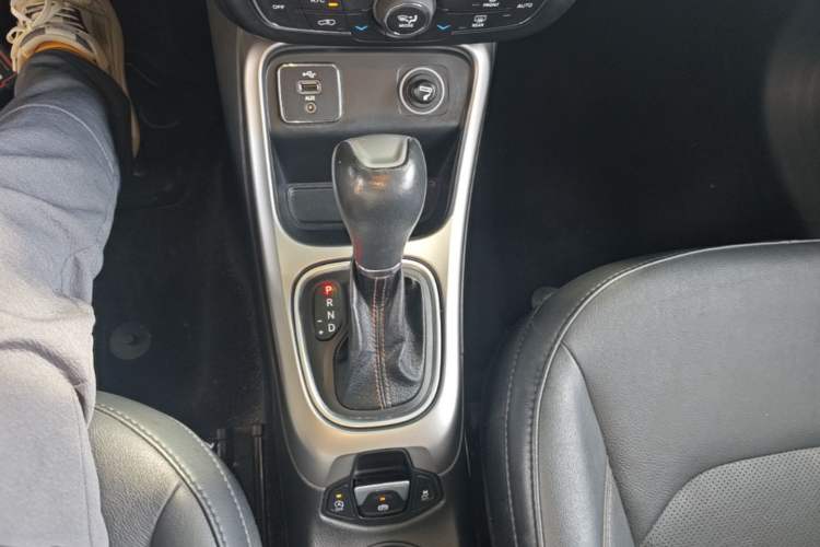 Used Jeep Compass 2017 200T Automatic Family Edition Gear Lever