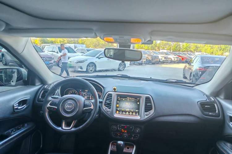 Used Jeep Compass 2017 200T Automatic Family Edition Interior 1