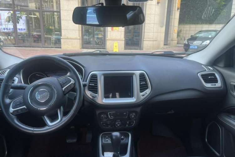 Used Jeep Compass 2017 200T Automatic Family Edition Interior 1
