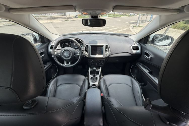 Used Jeep Compass 2017 200T Automatic Family Edition Interior 1