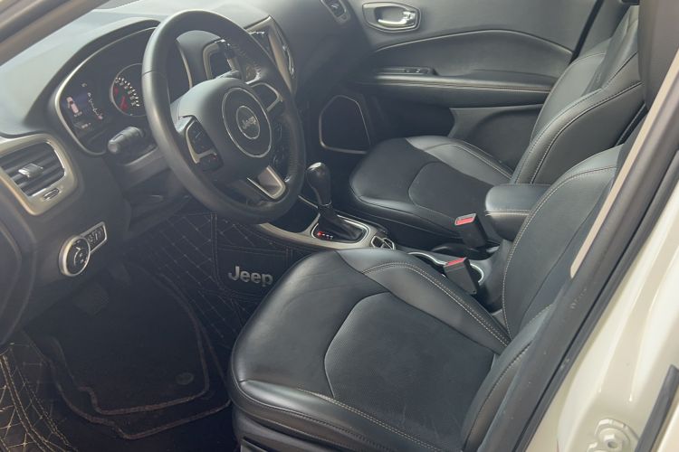 Used Jeep Compass 2017 200T Automatic Family Edition Interior 1