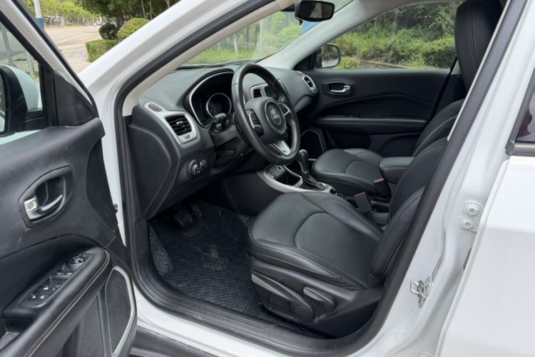 Used Jeep Compass 2017 200T Automatic Family Edition Interior 10