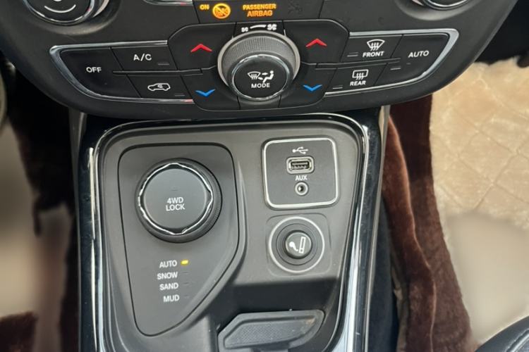 Used Jeep Compass 2017 200T Automatic Prestige Four-Wheel Drive Edition Interior 11