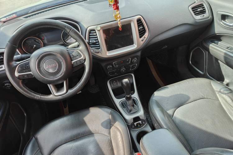Used Jeep Compass 2017 200T Automatic Family Edition Interior 2