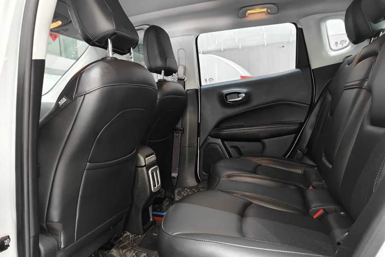 Used Jeep Compass 2017 200T Automatic Family Edition Interior 2