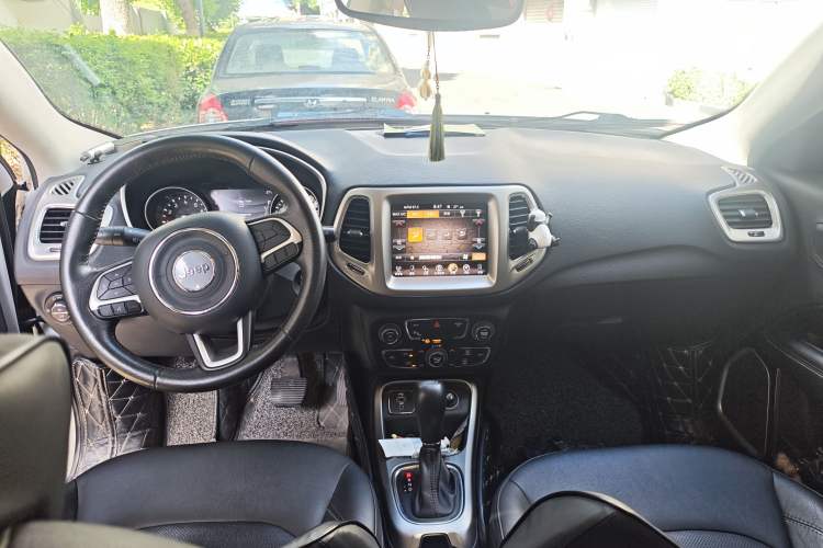 Used Jeep Compass 2017 200T Automatic Family Edition Interior 2