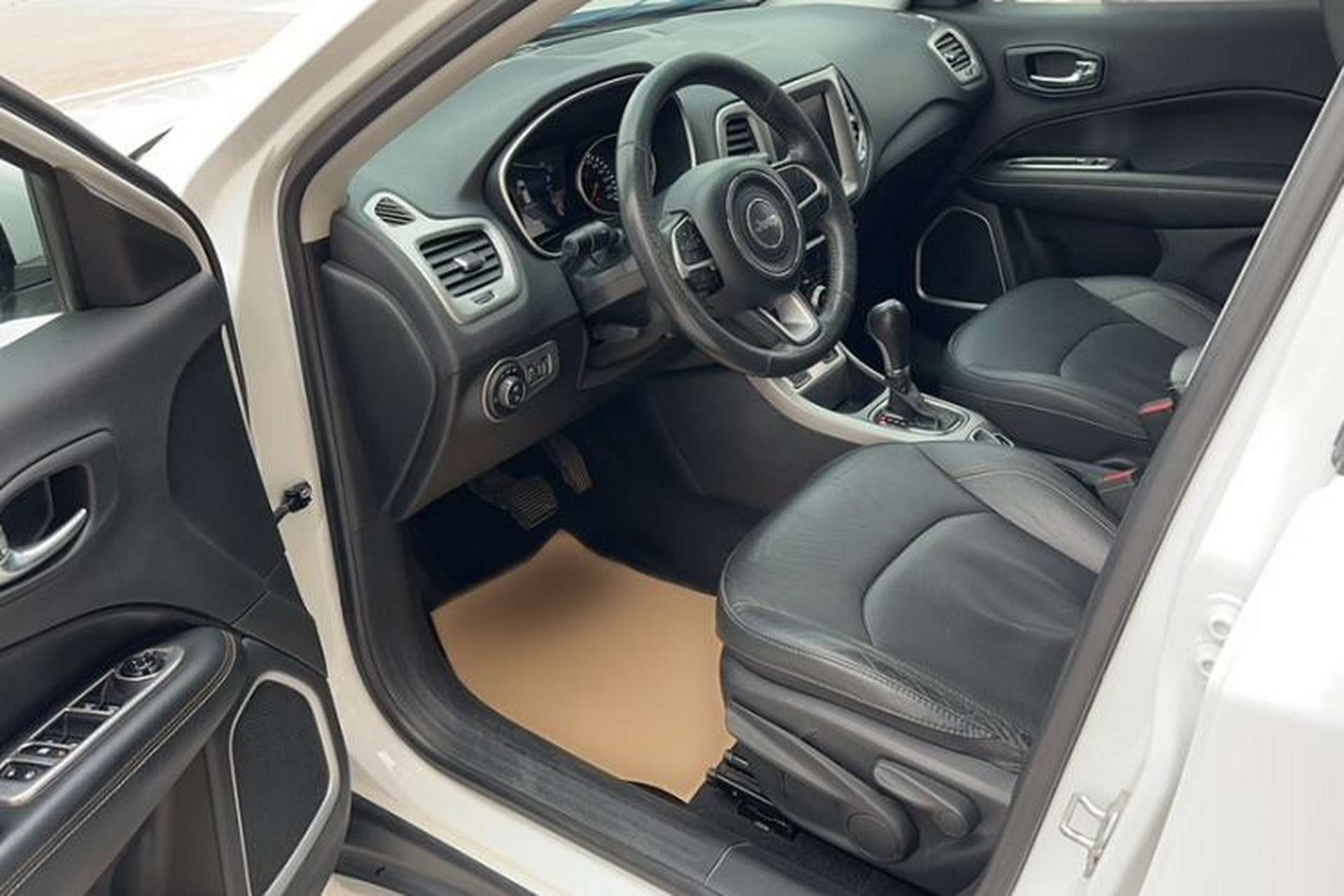 Used Jeep Compass 2017 200T Automatic Family Edition Interior 2