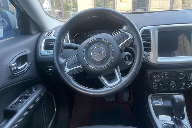Used Jeep Compass 2017 200T Automatic Family Edition Interior 2