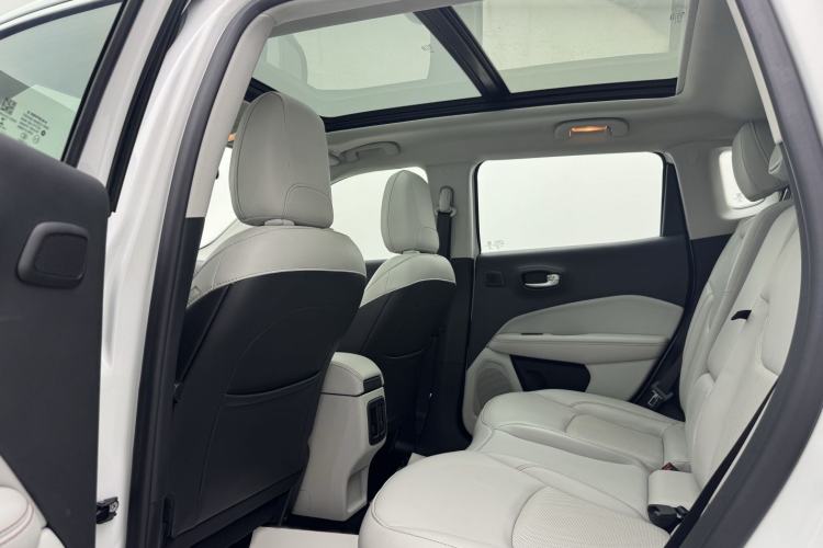 Used Jeep Compass 2017 200T Automatic Prestige Edition Interior 2