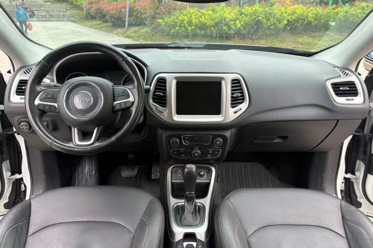 Used Jeep Compass 2017 200T Automatic Family Edition Interior 2