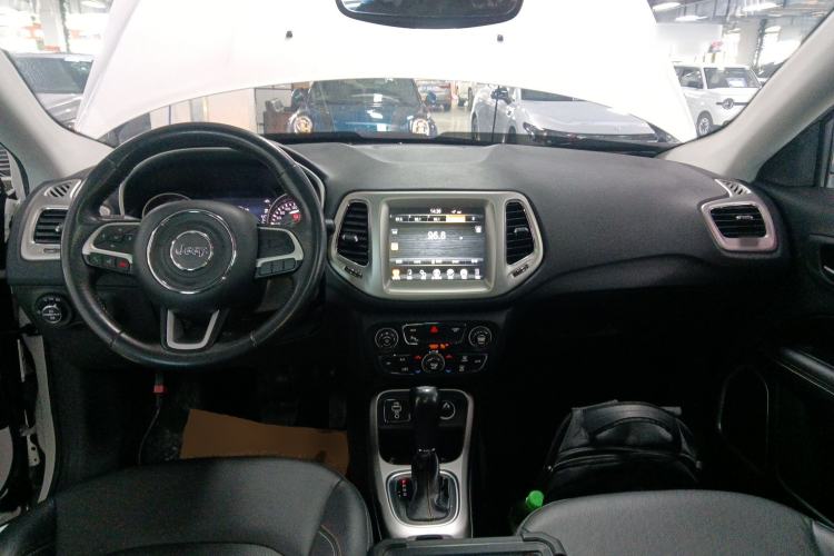 Used Jeep Compass 2017 200T Automatic Family Edition Interior 2
