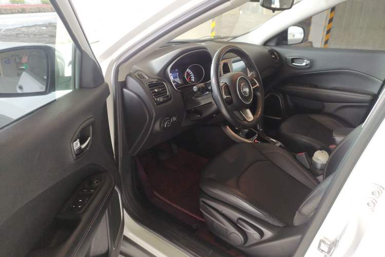 Used Jeep Compass 2017 200T Automatic Family Enjoyment Four-Wheel Drive Edition Interior 3