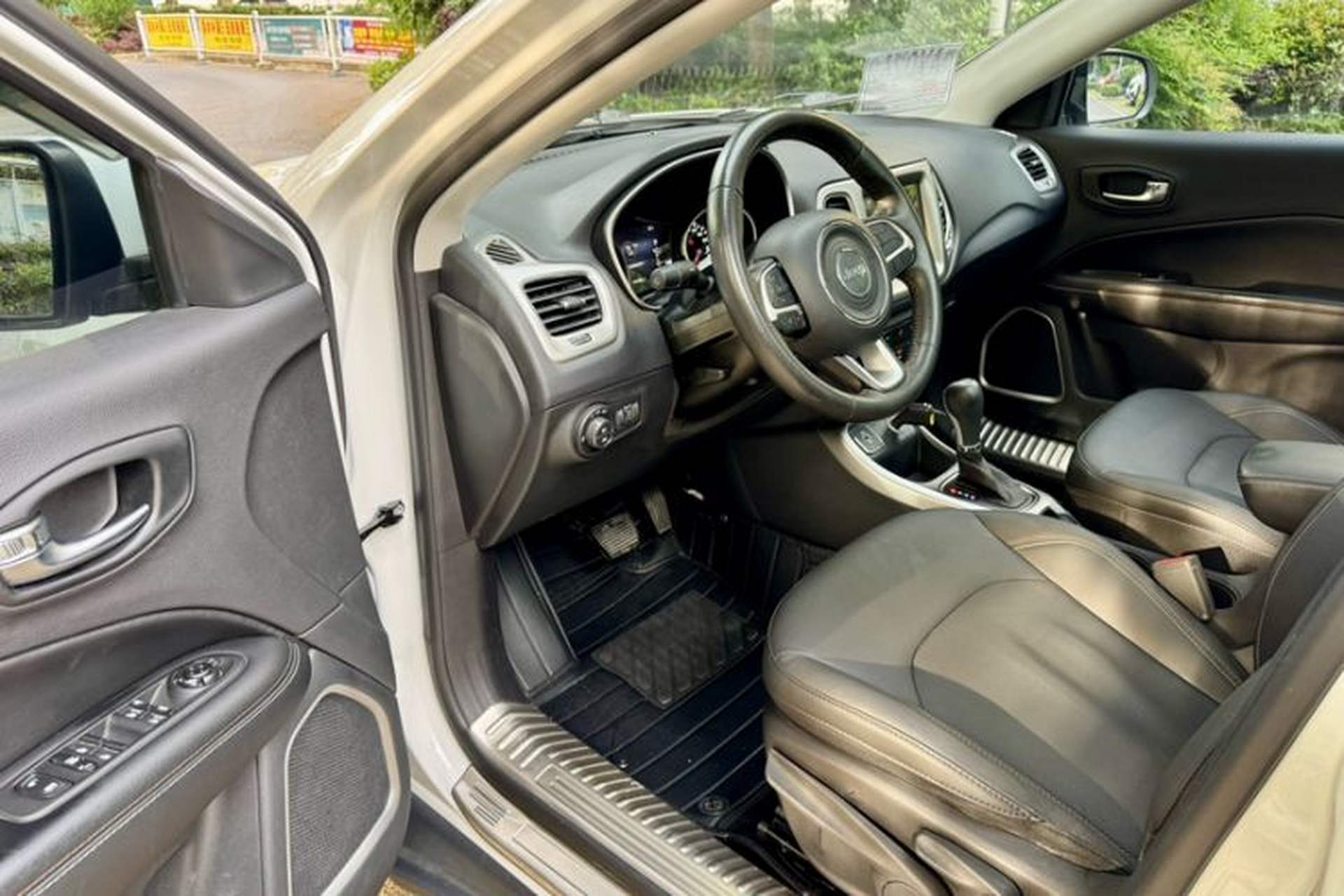 Used Jeep Compass 2017 200T Automatic Family Edition Interior 3