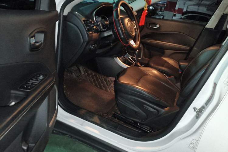 Used Jeep Compass 2017 200T Automatic Family Edition Interior 3