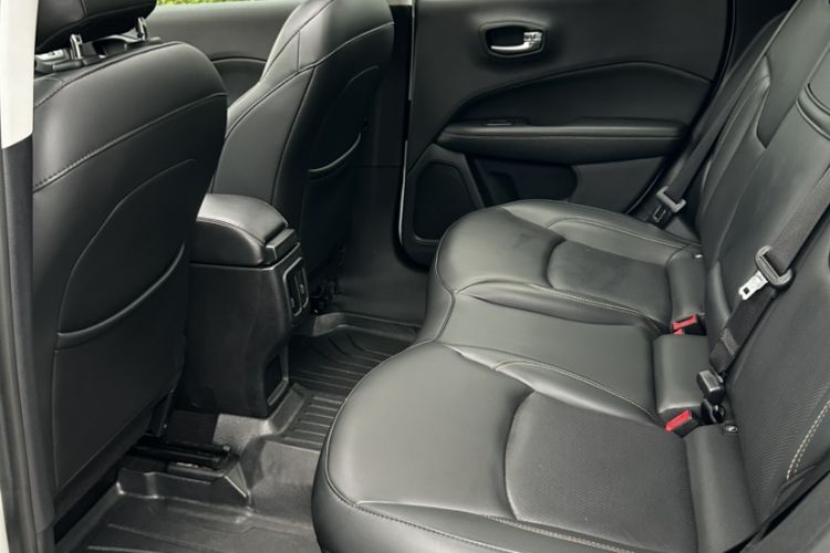 Used Jeep Compass 2017 200T Automatic Family Edition Interior 3