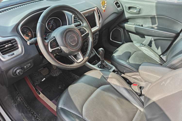 Used Jeep Compass 2017 200T Automatic Family Edition Interior 3