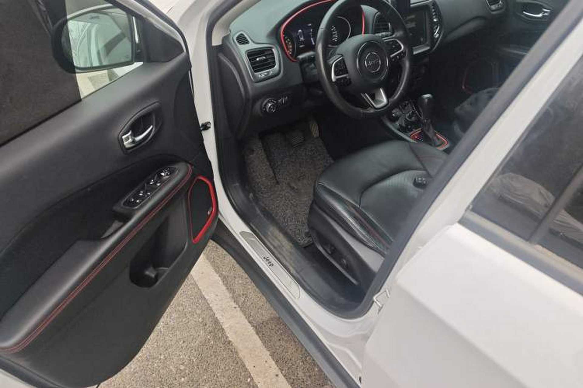 Used Jeep Compass 2017 200TS Automatic High-Performance All-Wheel Drive Edition Interior 3