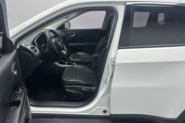 Used Jeep Compass 2017 200T Automatic Family Edition Interior 3