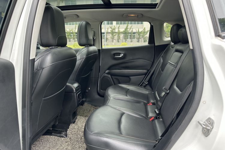 Used Jeep Compass 2017 200T Automatic Family Edition Interior 3