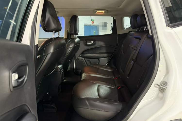 Used Jeep Compass 2017 200T Automatic Family Edition Interior 3