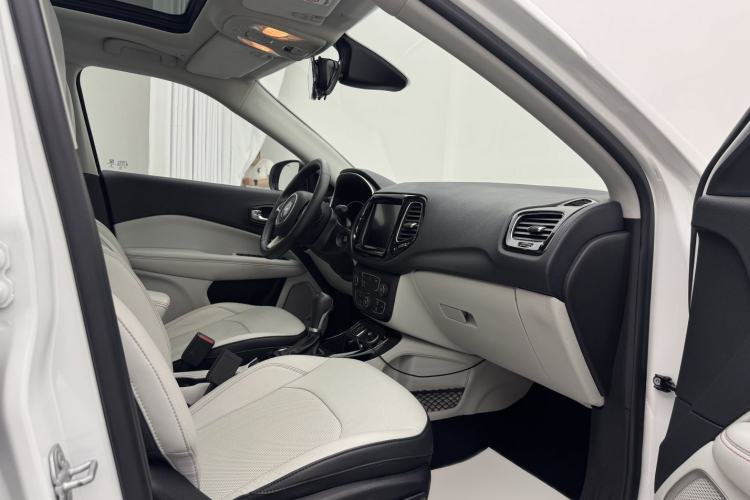 Used Jeep Compass 2017 200T Automatic Prestige Edition Interior 3
