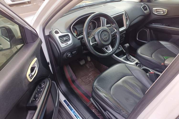 Used Jeep Compass 2017 200T Automatic Family Edition Interior 3