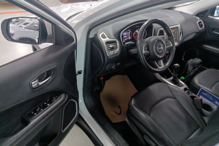 Used Jeep Compass 2017 200T Automatic Family Edition Interior 3