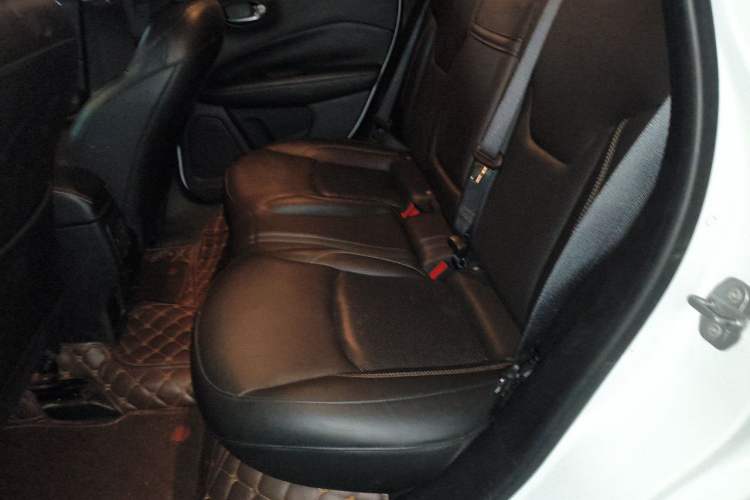 Used Jeep Compass 2017 200T Automatic Family Edition Interior 4