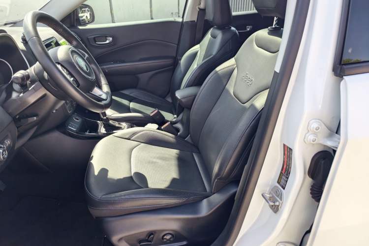 Used Jeep Compass 2017 200T Automatic Prestige Edition Interior 4