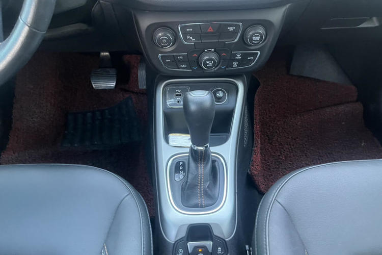 Used Jeep Compass 2017 200T Automatic Family Edition Interior 4