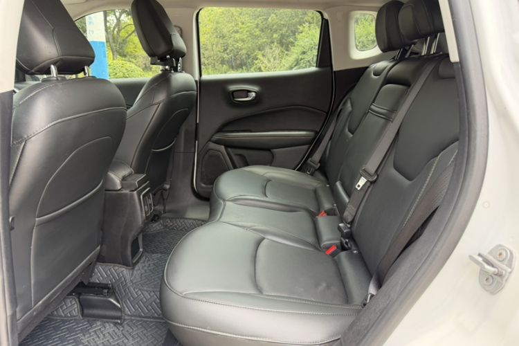 Used Jeep Compass 2017 200T Automatic Family Edition Interior 4