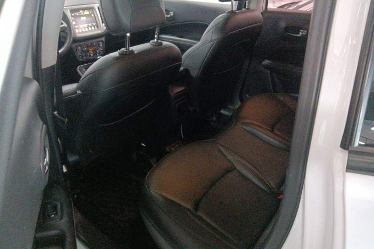 Used Jeep Compass 2017 200T Automatic Family Edition Interior 4