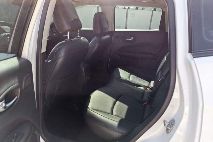 Used Jeep Compass 2017 200T Automatic Prestige Edition Interior 5